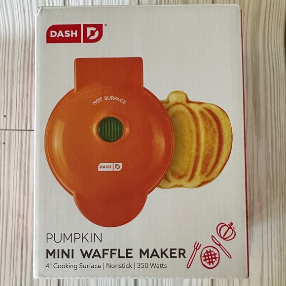 DASH PUMPKIN MINI WAFFLE MAKER - Picture 6 of 6